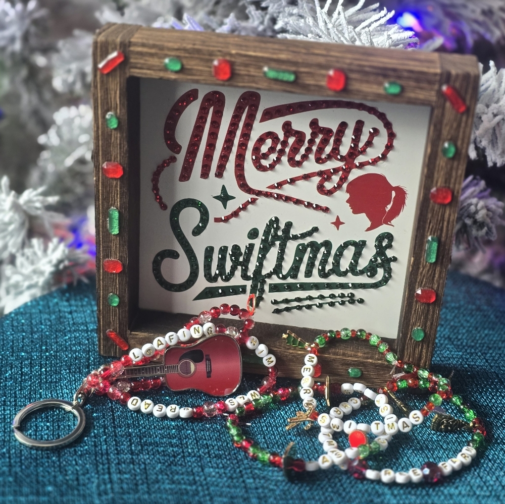 Merry Swiftmas Decor with Beaded Accessories